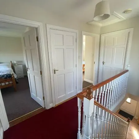 On Shannon Town House 2 Mins From Centre Hébergement de vacances Carrick on Shannon