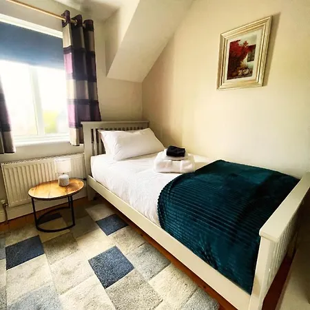 On Shannon Town House 2 Mins From Centre Hébergement de vacances